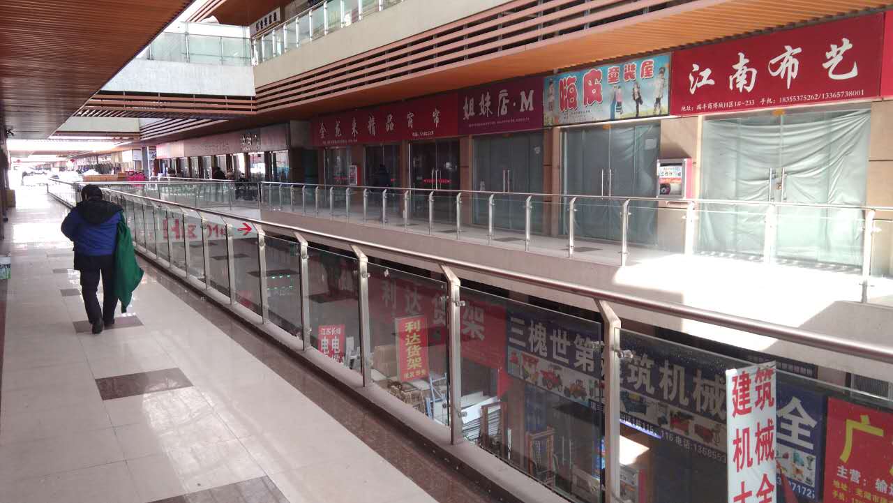 陽臺(tái)不銹鋼玻璃欄桿常用的款式有哪些？